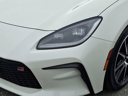 Used 2025 Toyota GR86 w/ ALL Weather Mat Package (TMS) RWD image 9