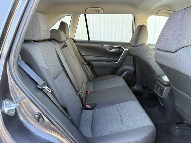 Used 2025 Toyota RAV4 XLE FWD image 31