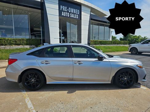Used 2022 Honda Civic Sport image 2