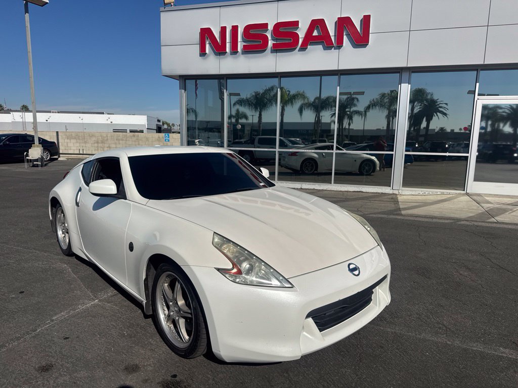 Used 2011 Nissan 370Z Touring RWD image 3