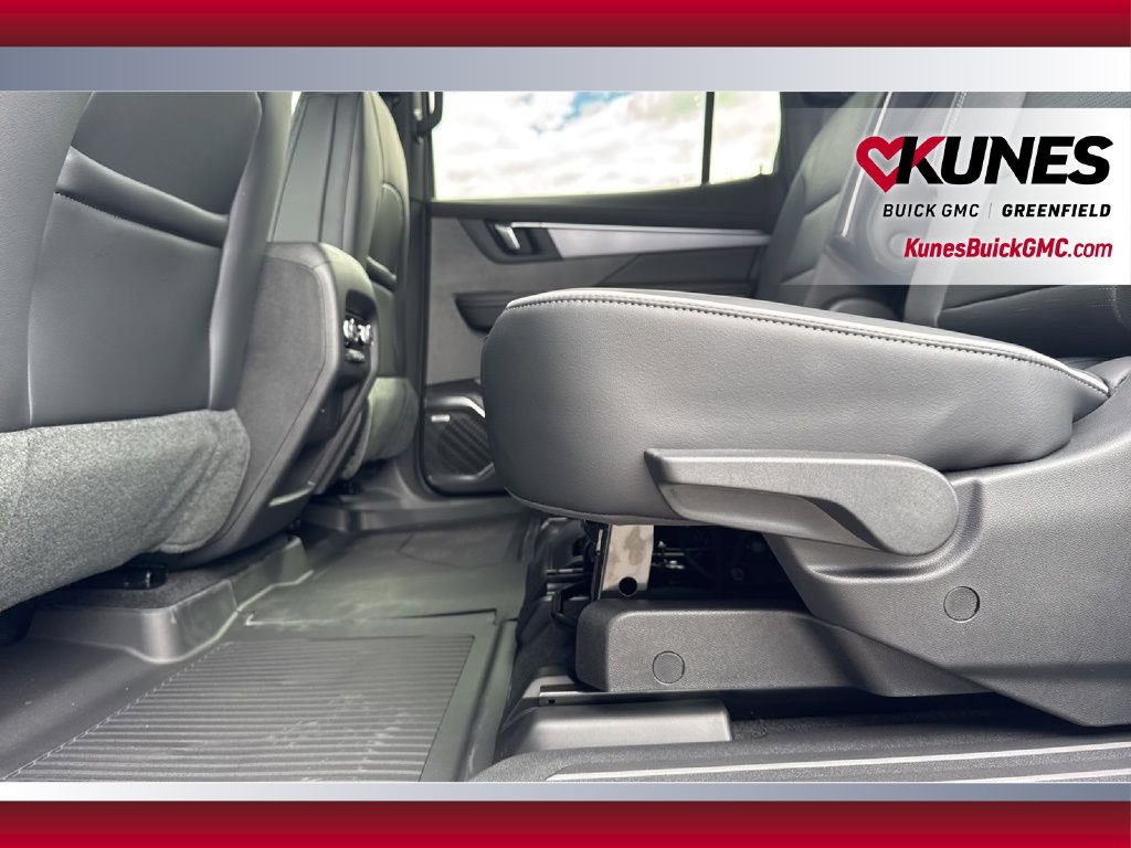 Used 2026 Buick Enclave Sport Touring w/ LPO, Floor Liner Package AWD/4WD image 40