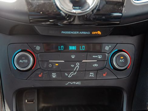 Used 2015 Ford Focus Titanium FWD image 4