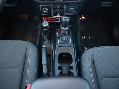 Used 2024 Jeep Wrangler Unlimited Sport AWD/4WD image 31