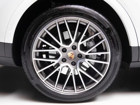 Used 2021 Porsche Cayenne AWD/4WD image 34