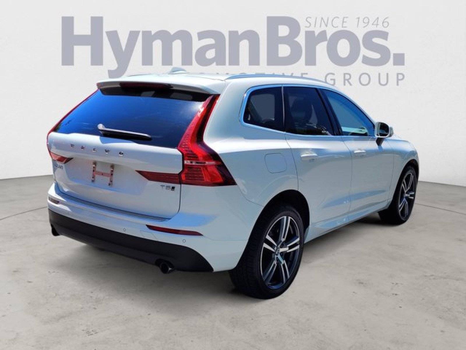 Used 2020 Volvo XC60 T5 Momentum w/ Protection Package Premier AWD/4WD image 3