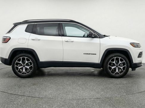 Used 2025 Jeep Compass Limited image 11