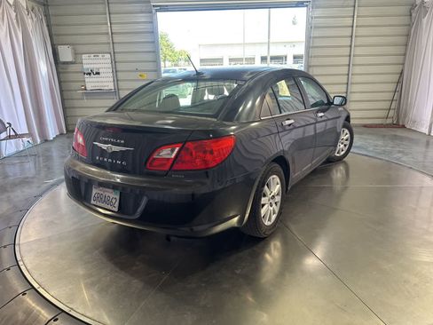 Used 2010 Chrysler Sebring Touring FWD image 4