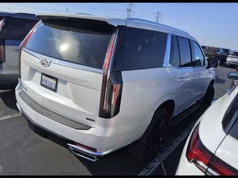 Used 2021 Cadillac Escalade Premium Luxury AWD/4WD image 8