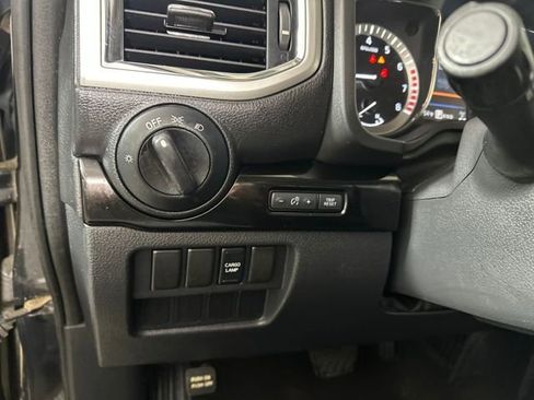 Used 2019 Nissan Titan SV image 19