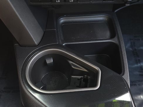 Used 2017 Toyota RAV4 SE image 34