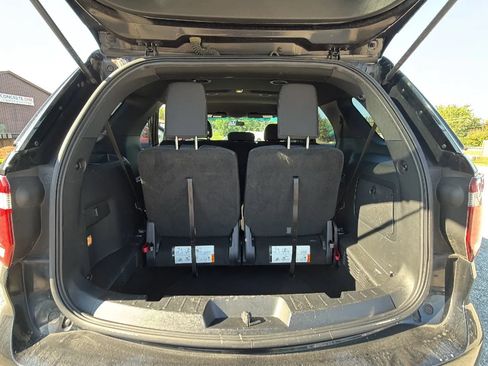 Used 2016 Ford Explorer XLT FWD image 18