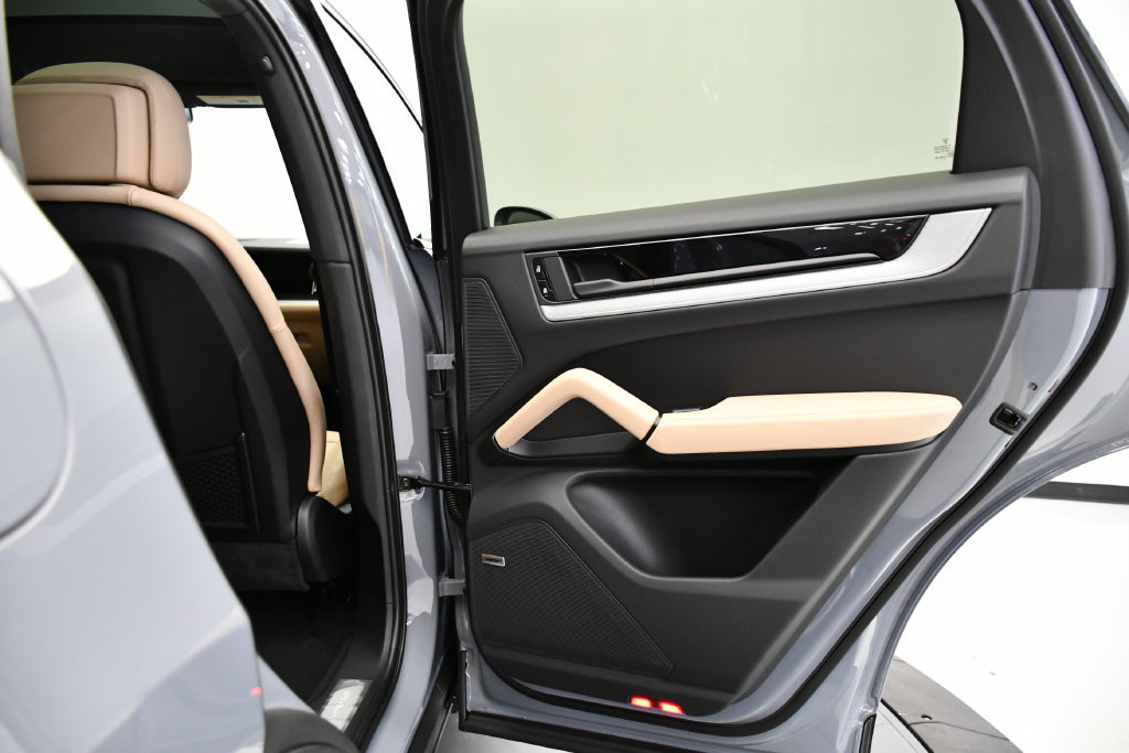 Certified 2026 Porsche Cayenne Coupe AWD/4WD image 55