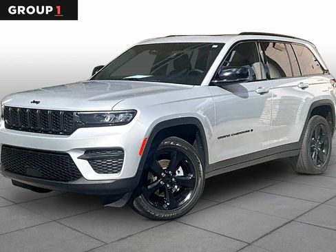 Used 2023 Jeep Grand Cherokee Altitude RWD image 1