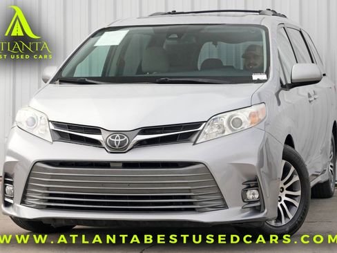 Used 2018 Toyota Sienna XLE Premium image 1