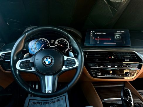 Used 2018 BMW M550i xDrive image 31