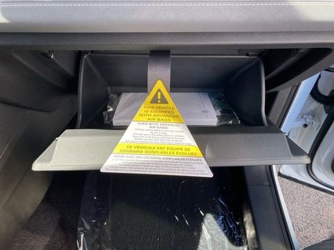 New 2025 Volkswagen Tiguan SE image 49