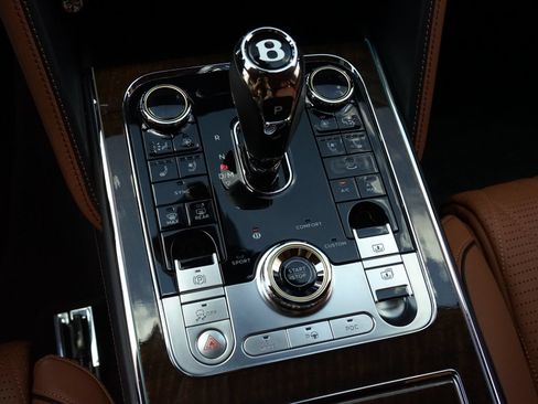 Used 2022 Bentley Flying Spur Plug-In Hybrid AWD/4WD image 19