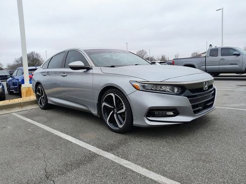 Used 2019 Honda Accord Sport image 3