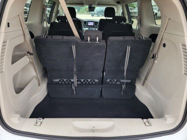 Used 2023 Chrysler Voyager LX FWD image 7