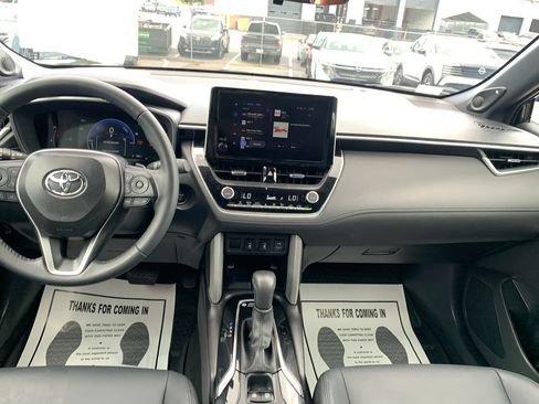 Used 2025 Toyota Corolla Cross AWD Hybrid w/ Convenience Package image 9