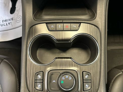 Used 2023 GMC Acadia SLT w/ Preferred Package AWD/4WD image 23