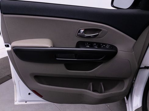 Used 2019 Kia Sedona LX FWD image 14