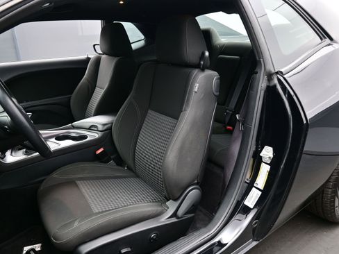 Used 2017 Dodge Challenger R/T image 12