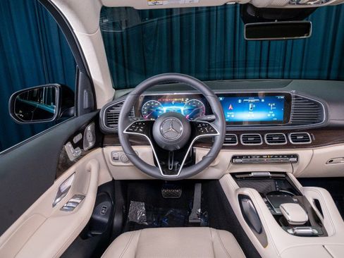 Certified 2026 Mercedes-Benz GLS 450 4MATIC image 18