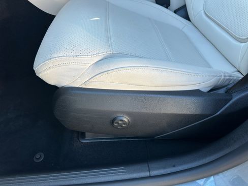 Used 2023 Mercedes-Benz GLC 300 4MATIC image 13