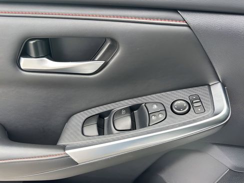 Used 2025 Nissan Sentra SR w/ SR Premium Package image 26