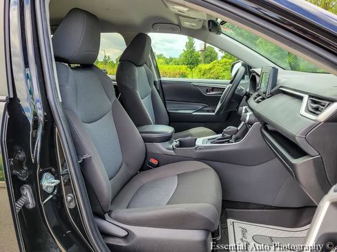 Used 2022 Toyota RAV4 XLE FWD image 30
