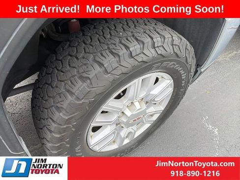 Used 2021 GMC Sierra 2500 SLT w/ SLT Premium Package image 9