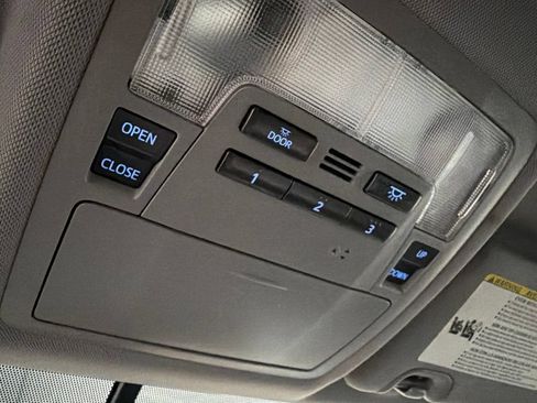 Used 2015 Toyota Highlander Limited FWD image 22