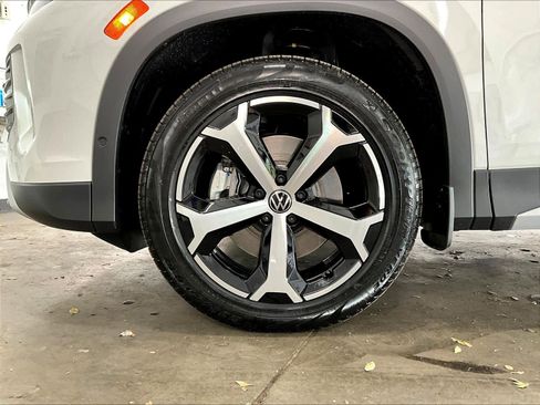 New 2026 Volkswagen Tiguan SE image 14