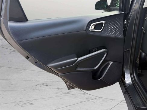 Used 2021 Kia Soul S FWD image 15