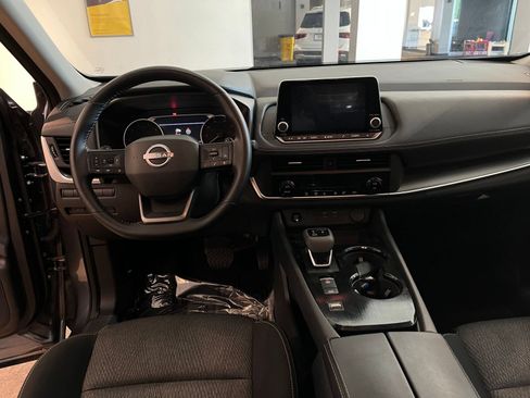 Used 2025 Nissan Rogue SV FWD image 34