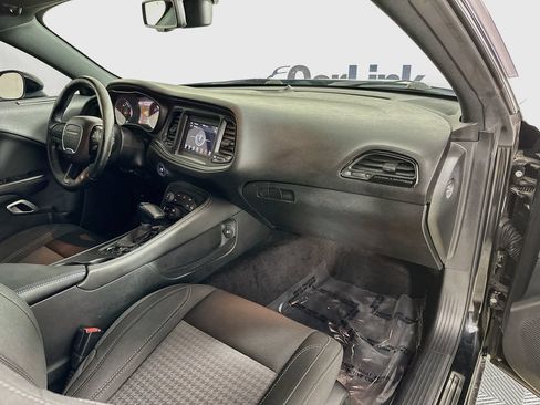 Used 2018 Dodge Challenger SXT RWD image 34
