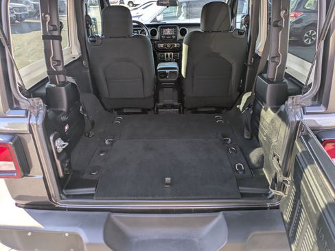 Used 2018 Jeep Wrangler Sport AWD/4WD image 29