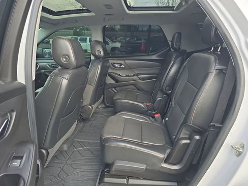 Used 2018 Chevrolet Traverse Premier image 32