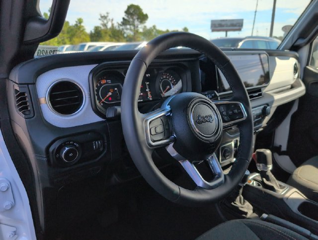 Certified 2026 Jeep Wrangler Unlimited Sahara AWD/4WD image 33