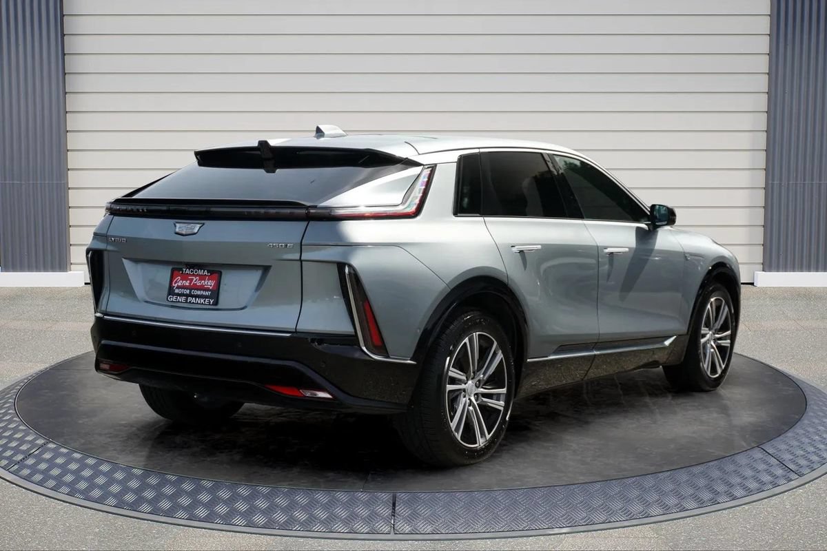 Used 2024 Cadillac Lyriq Luxury RWD image 7