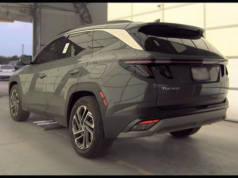 Used 2025 Hyundai Tucson Limited FWD image 2