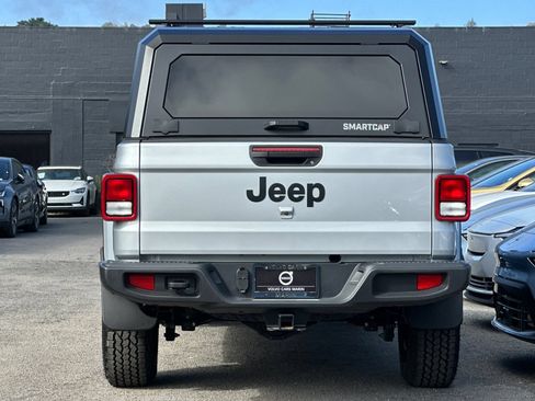 Used 2023 Jeep Gladiator Sport AWD/4WD image 7