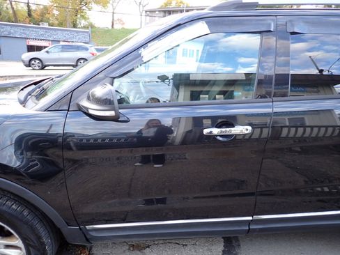 Used 2013 Ford Explorer XLT w/ Class III Trailer Tow Pkg image 20