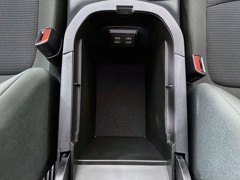 Certified 2025 Toyota RAV4 LE AWD/4WD image 31