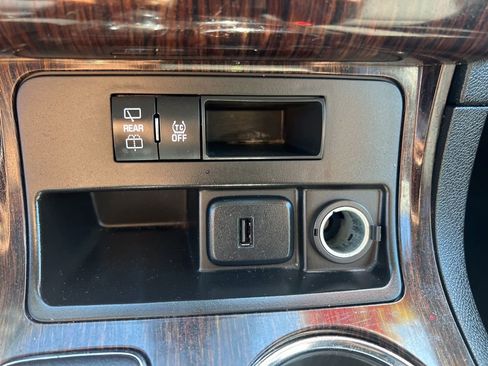 Used 2017 Chevrolet Traverse LT image 18