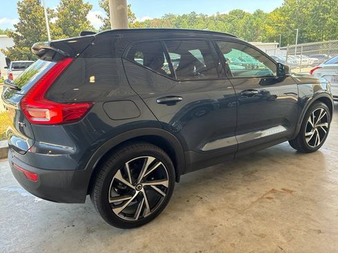 Used 2022 Volvo XC40 T5 R-Design AWD/4WD image 3