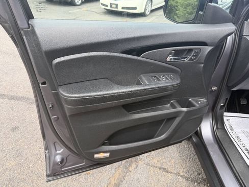 Used 2016 Honda Pilot Touring image 10
