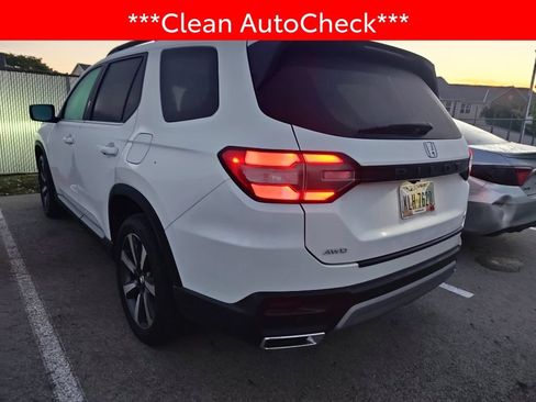 Used 2025 Honda Pilot Touring image 4