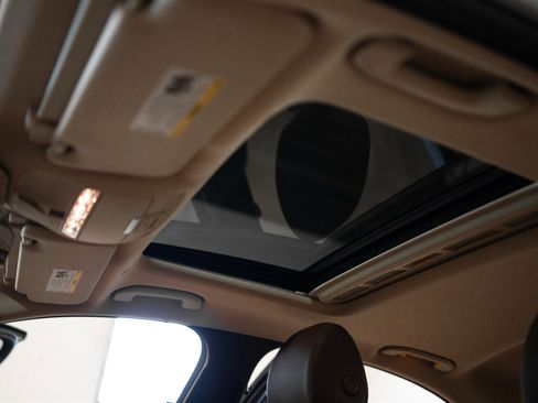 Used 2017 Mercedes-Benz E 300 image 32